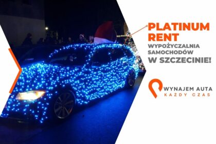 nocne-wynajem-auta-na-swieta-jpg Samochód ozdobiony świątecznymi lampkami przed wypożyczalnią, idealny na wynajem auta na święta.