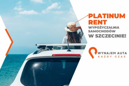 relaks-wypozyczalnia-aut-jpg Kobieta siedzi na dachu auta na tle morza, a obok znajduje się reklama firmy