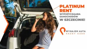 Kobieta siedzi w bagażniku BMW 118i M Sport, pijąc napój.