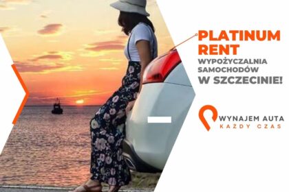 Kobieta siedząca na bagażniku samochodu przy zachodzie słońca, co przedstawia pytanie: wynajem samochodu vs kupno auta.